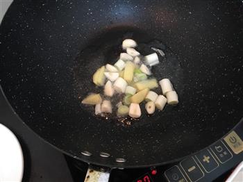 土法白烧鲳鱼怎么做，土法白烧鲳鱼怎么做好吃，土法白烧鲳鱼做法