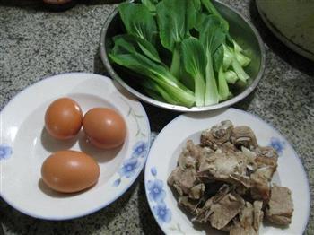 青菜荷叶蛋排骨汤怎么做，青菜荷叶蛋排骨汤怎么做好吃，青菜荷叶蛋排骨汤做法