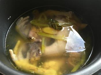 鸡枞菌土鸡汤怎么做，鸡枞菌土鸡汤怎么做好吃，鸡枞菌土鸡汤做法