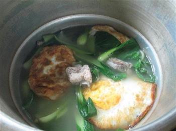 青菜荷叶蛋排骨汤怎么做，青菜荷叶蛋排骨汤怎么做好吃，青菜荷叶蛋排骨汤做法