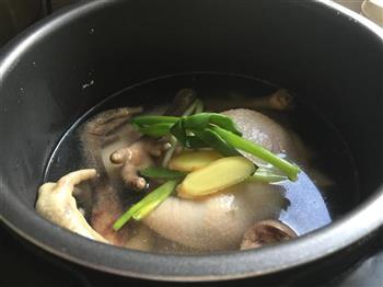 鸡枞菌土鸡汤怎么做，鸡枞菌土鸡汤怎么做好吃，鸡枞菌土鸡汤做法