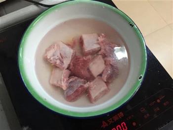 百合排骨胡萝卜汤怎么做，百合排骨胡萝卜汤怎么做好吃，百合排骨胡萝卜汤做法