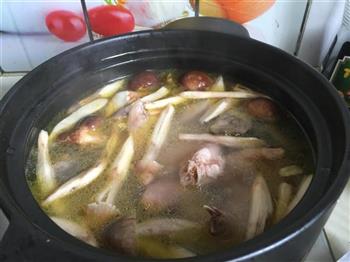 鸡枞菌土鸡汤怎么做，鸡枞菌土鸡汤怎么做好吃，鸡枞菌土鸡汤做法