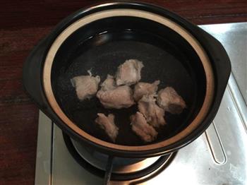 百合排骨胡萝卜汤怎么做，百合排骨胡萝卜汤怎么做好吃，百合排骨胡萝卜汤做法
