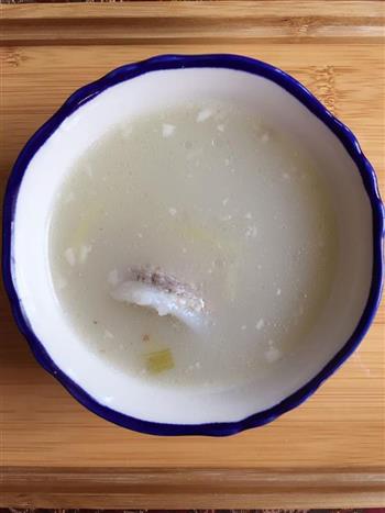 奶白骨头汤怎么做，奶白骨头汤怎么做好吃，奶白骨头汤做法