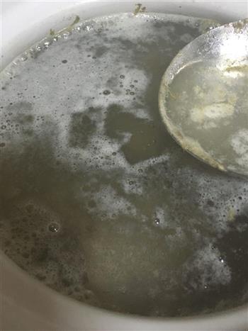 奶白骨头汤怎么做，奶白骨头汤怎么做好吃，奶白骨头汤做法