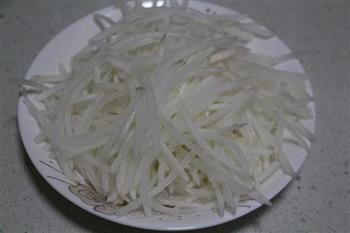 秋冬养生鲫鱼萝卜丝汤怎么做，秋冬养生鲫鱼萝卜丝汤怎么做好吃，秋冬养生鲫鱼萝卜丝汤做法