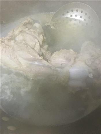 奶白骨头汤怎么做，奶白骨头汤怎么做好吃，奶白骨头汤做法