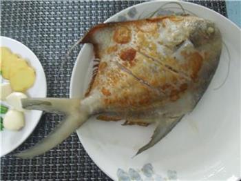 魔芋烧鲳鱼-酸碱平衡怎么做，魔芋烧鲳鱼-酸碱平衡怎么做好吃，魔芋烧鲳鱼-酸碱平衡做法