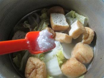 油豆腐白菜肉骨汤怎么做，油豆腐白菜肉骨汤怎么做好吃，油豆腐白菜肉骨汤做法