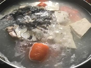 芜茜豆腐鱼头汤怎么做，芜茜豆腐鱼头汤怎么做好吃，芜茜豆腐鱼头汤做法