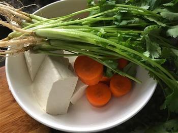 芜茜豆腐鱼头汤怎么做，芜茜豆腐鱼头汤怎么做好吃，芜茜豆腐鱼头汤做法