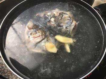 芜茜豆腐鱼头汤怎么做，芜茜豆腐鱼头汤怎么做好吃，芜茜豆腐鱼头汤做法