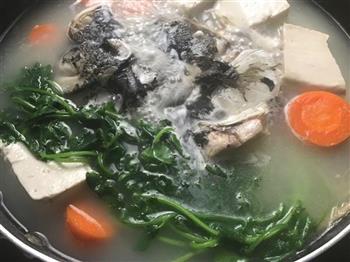 芜茜豆腐鱼头汤怎么做，芜茜豆腐鱼头汤怎么做好吃，芜茜豆腐鱼头汤做法