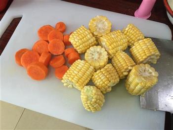猪骨胡萝卜玉米汤怎么做，猪骨胡萝卜玉米汤怎么做好吃，猪骨胡萝卜玉米汤做法