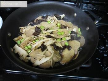 红烧素鸡毛豆怎么做，红烧素鸡毛豆怎么做好吃，红烧素鸡毛豆做法