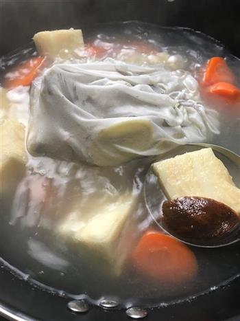 粉葛果皮鲮鱼尾老火汤怎么做，粉葛果皮鲮鱼尾老火汤怎么做好吃，粉葛果皮鲮鱼尾老火汤做法