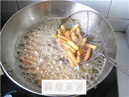 糖霜琵琶梗怎么做，糖霜琵琶梗怎么做好吃，糖霜琵琶梗做法
