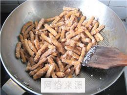 糖霜琵琶梗怎么做，糖霜琵琶梗怎么做好吃，糖霜琵琶梗做法