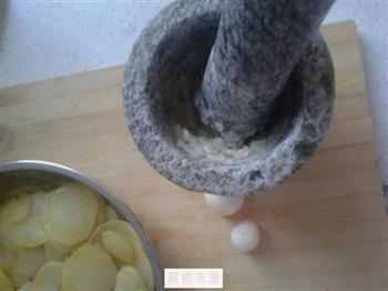 蒜泥土豆怎么做，蒜泥土豆怎么做好吃，蒜泥土豆做法