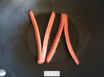 香肠煎蛋怎么做，香肠煎蛋怎么做好吃，香肠煎蛋做法