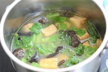 鸡汁小白菜豆腐汤怎么做，鸡汁小白菜豆腐汤怎么做好吃，鸡汁小白菜豆腐汤做法