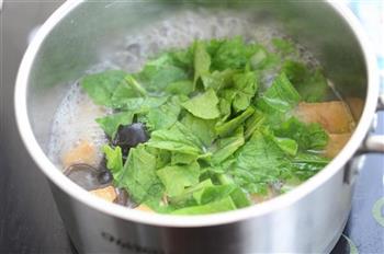 鸡汁小白菜豆腐汤怎么做，鸡汁小白菜豆腐汤怎么做好吃，鸡汁小白菜豆腐汤做法