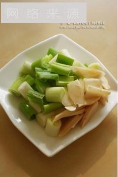 蒜蓉辣酱炒虾怎么做，蒜蓉辣酱炒虾怎么做好吃，蒜蓉辣酱炒虾做法