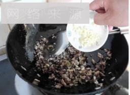 蒜蓉香菇黑豆怎么做，蒜蓉香菇黑豆怎么做好吃，蒜蓉香菇黑豆做法