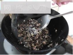 蒜蓉香菇黑豆怎么做，蒜蓉香菇黑豆怎么做好吃，蒜蓉香菇黑豆做法