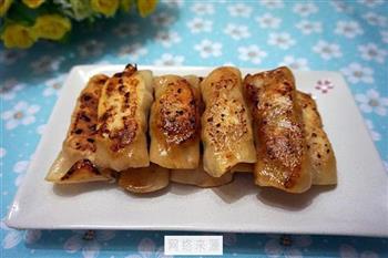 芹菜猪肉锅贴怎么做，芹菜猪肉锅贴怎么做好吃，芹菜猪肉锅贴做法
