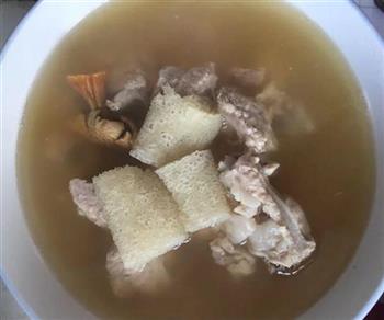 鲨鱼骨松茸竹荪骨头汤怎么做，鲨鱼骨松茸竹荪骨头汤怎么做好吃，鲨鱼骨松茸竹荪骨头汤做法