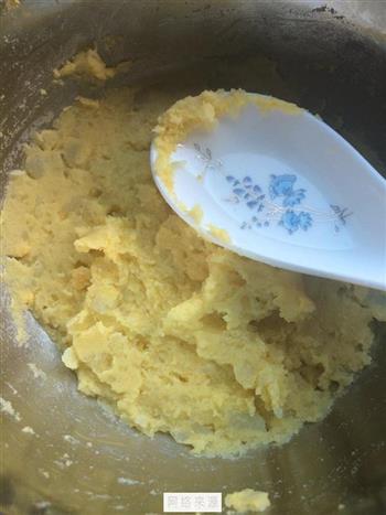 奶香蛋黄土豆泥怎么做，奶香蛋黄土豆泥怎么做好吃，奶香蛋黄土豆泥做法