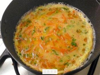 香菜红萝丝煎蛋怎么做，香菜红萝丝煎蛋怎么做好吃，香菜红萝丝煎蛋做法
