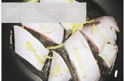 啤酒酱焖踏板鱼怎么做，啤酒酱焖踏板鱼怎么做好吃，啤酒酱焖踏板鱼做法