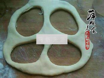 甜甜面包圈怎么做，甜甜面包圈怎么做好吃，甜甜面包圈做法