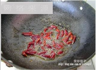 紫苏干煸小泥鳅怎么做，紫苏干煸小泥鳅怎么做好吃，紫苏干煸小泥鳅做法