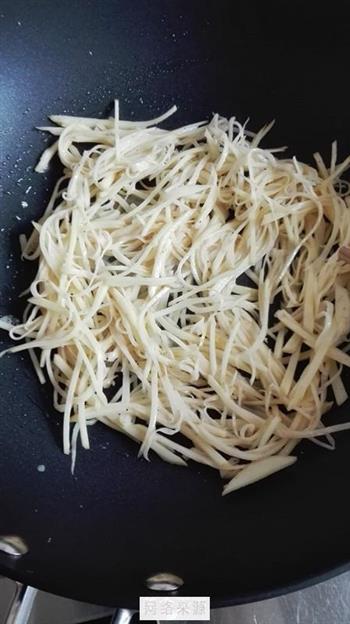 无油土豆丝饼怎么做，无油土豆丝饼怎么做好吃，无油土豆丝饼做法
