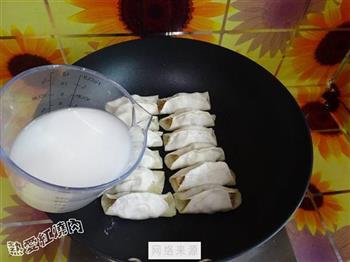 西葫芦猪肉锅贴儿怎么做，西葫芦猪肉锅贴儿怎么做好吃，西葫芦猪肉锅贴儿做法