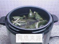 糯米花生咸肉粽怎么做，糯米花生咸肉粽怎么做好吃，糯米花生咸肉粽做法