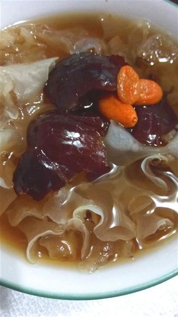 红枣枸杞冰糖银耳羹怎么做，红枣枸杞冰糖银耳羹怎么做好吃，红枣枸杞冰糖银耳羹做法