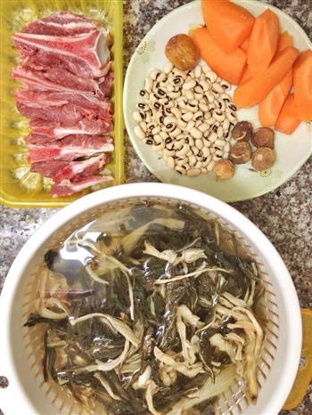 菜干眉豆红萝卜煲猪骨汤怎么做，菜干眉豆红萝卜煲猪骨汤怎么做好吃，菜干眉豆红萝卜煲猪骨汤做法