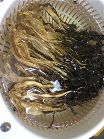 菜干眉豆红萝卜煲猪骨汤怎么做，菜干眉豆红萝卜煲猪骨汤怎么做好吃，菜干眉豆红萝卜煲猪骨汤做法