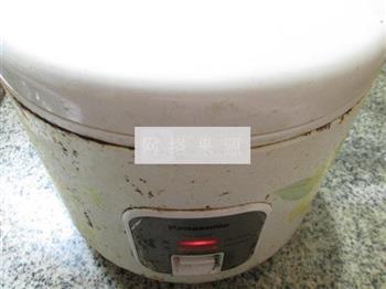 腊肉咸蛋黄糯米粽怎么做，腊肉咸蛋黄糯米粽怎么做好吃，腊肉咸蛋黄糯米粽做法
