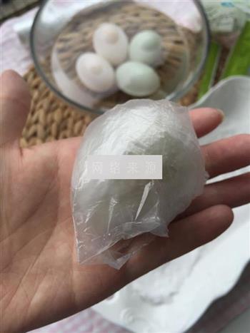 出油咸鸭蛋怎么做，出油咸鸭蛋怎么做好吃，出油咸鸭蛋做法