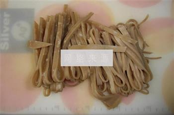 莜面凉皮怎么做，莜面凉皮怎么做好吃，莜面凉皮做法