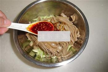莜面凉皮怎么做，莜面凉皮怎么做好吃，莜面凉皮做法