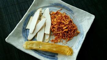 花胶虫草花淮山寸骨汤怎么做，花胶虫草花淮山寸骨汤怎么做好吃，花胶虫草花淮山寸骨汤做法