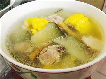 玉米冬瓜排骨汤怎么做，玉米冬瓜排骨汤怎么做好吃，玉米冬瓜排骨汤做法