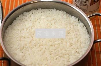 飞鱼籽翻转寿司怎么做，飞鱼籽翻转寿司怎么做好吃，飞鱼籽翻转寿司做法